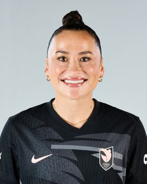 Ali Riley photo