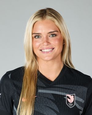 Riley Tiernan photo