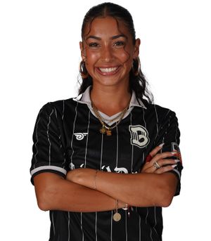 Sasha Pickard photo